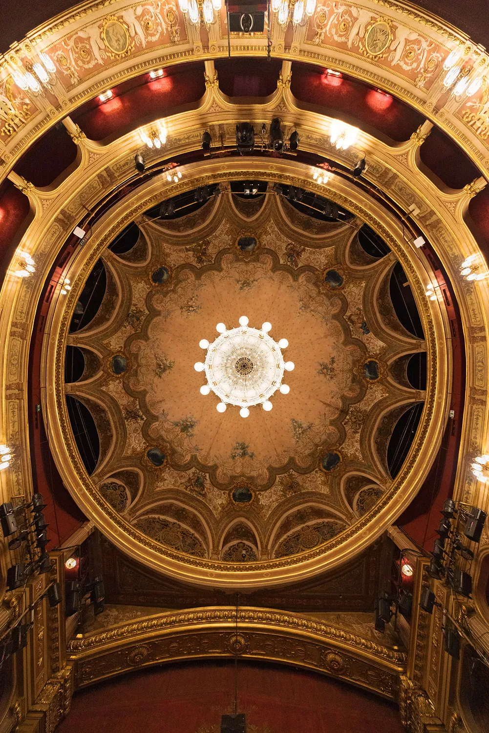 Plafond de l'auditorium du Théâtre des variétés